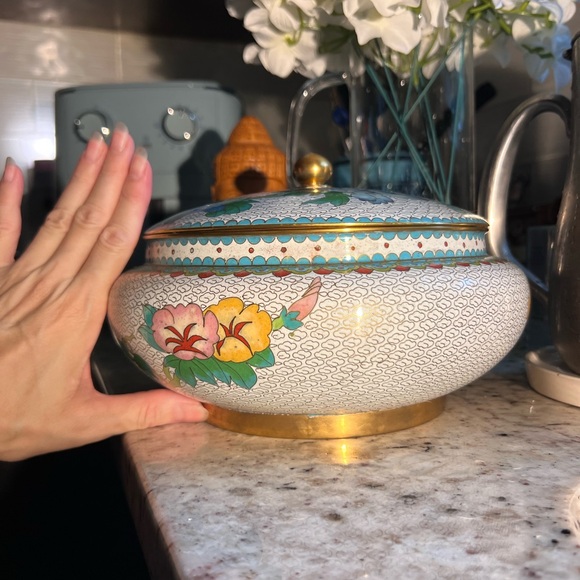 Unique Vintage White Floral Cloisonné large lidded container like new - Picture 6 of 12